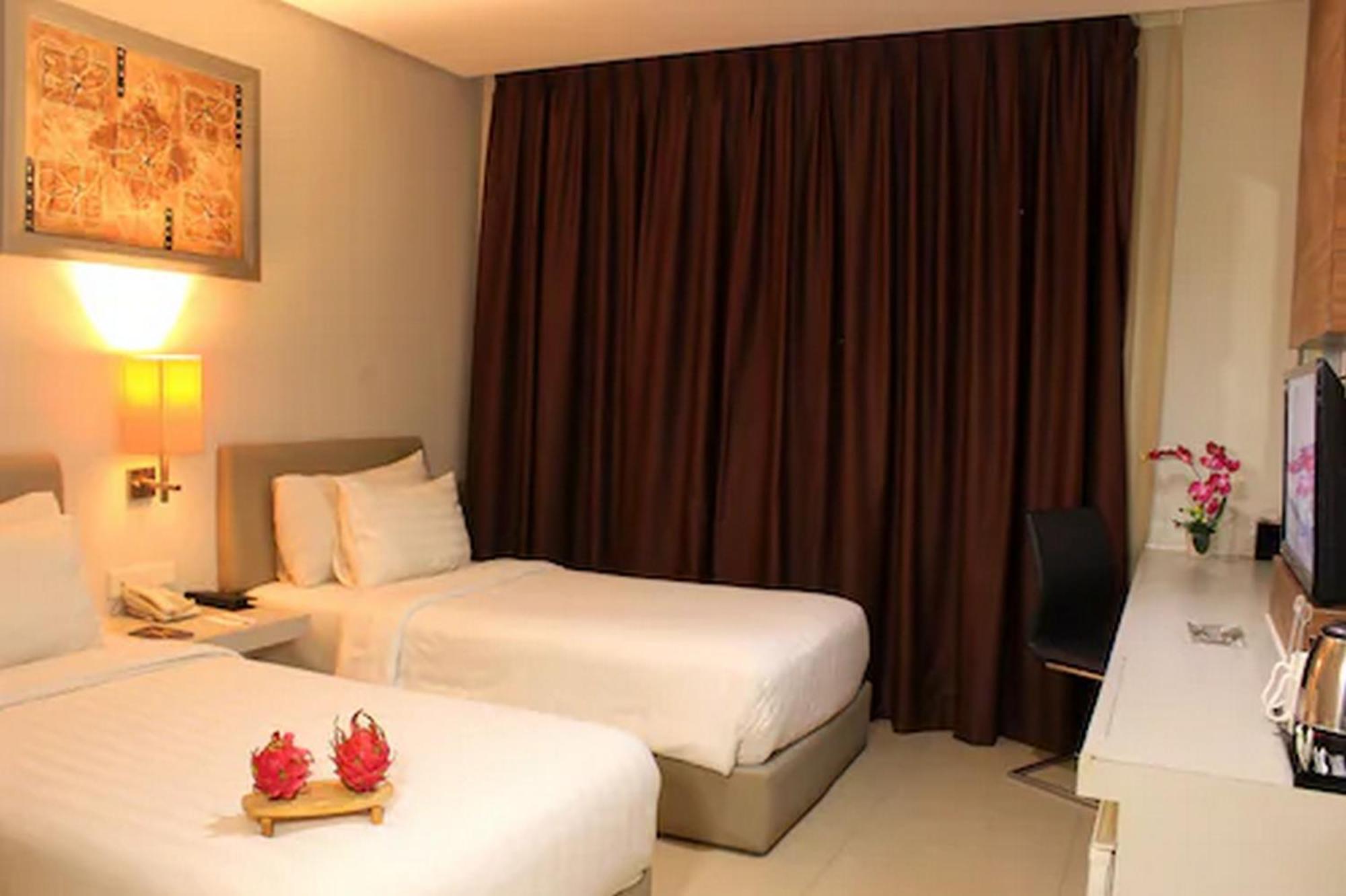 Swiss-Belexpress Jayapura Hotel Exterior photo